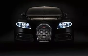 Frontal imponente del Bugatti Galibier con su característica parrilla y faros LED.