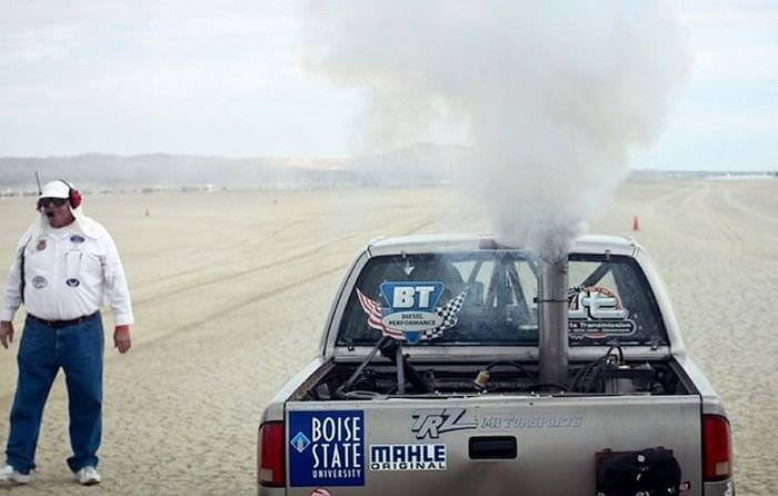 A 250 km/h con una pick-up que quema aceite vegetal