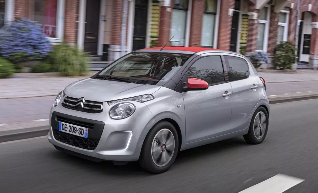 Citroën C1 en perspectiva mostrando frontal y perfil.