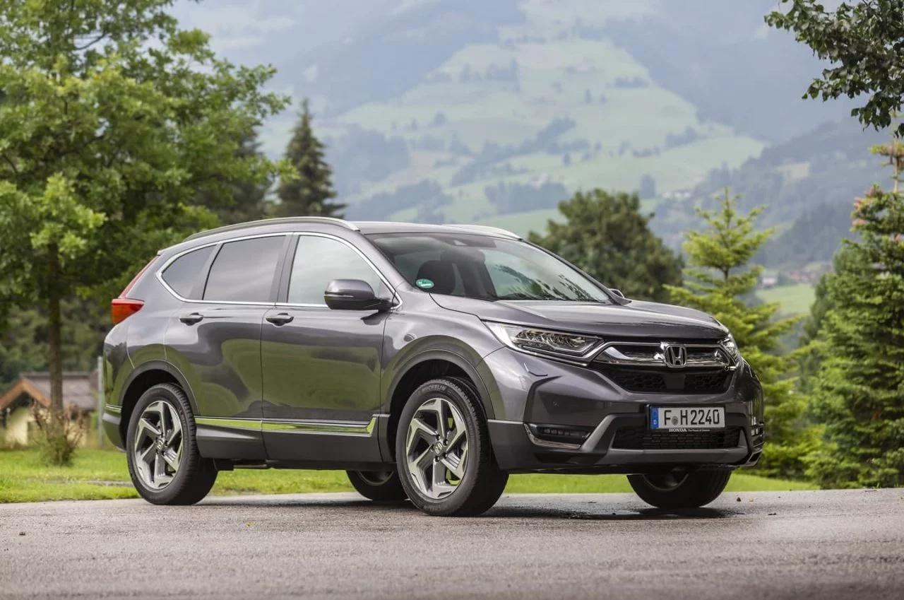 Vista lateral Honda CR-V destacando su línea aerodinámica.