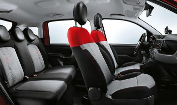 Vista frontal de los asientos del Fiat Panda, destacando su diseño ergonómico y tapicería bicolore.