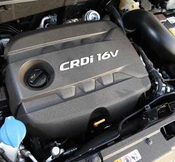 Vista del propulsor CRDi 16V del Kia e-Soul, enfocando en sus detalles técnicos.