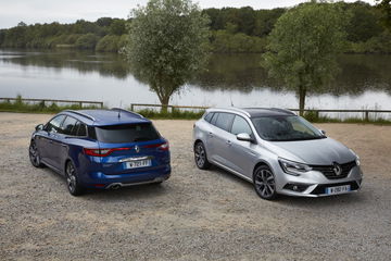 Vista trasera y lateral del Renault Mégane, destacando su diseño y líneas.