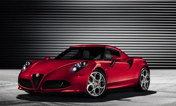 Vista lateral y frontal del Alfa Romeo 4C en color rojo.