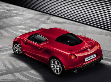 Vista superior que muestra la línea trasera y el techo del Alfa Romeo 4C.