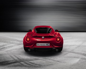 Vista trasera Alfa Romeo 4C destacando su diseño deportivo.