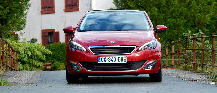 Nos ponemos al volante del nuevo 308, el compacto con el que Peugeot se  pone a otro nivel