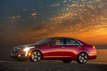 Perfil del Cadillac CTS con una vista lateral durante la puesta de sol.