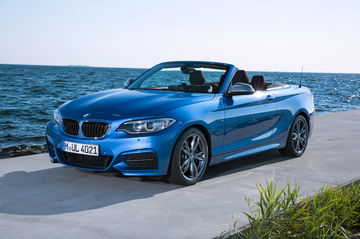 Vista angulada mostrando la elegancia y diseño del BMW Serie 2 Cabrio.