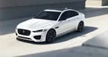 Vista angular del Jaguar XE resaltando su diseño dinámico.