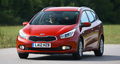 Kia Cee'd Sporty Wagon en movimiento mostrando su diseño frontal y lateral.