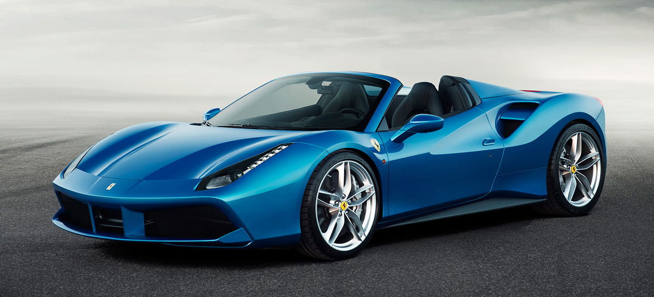 Vista lateral del Ferrari 488 Spider en un espectacular azul.