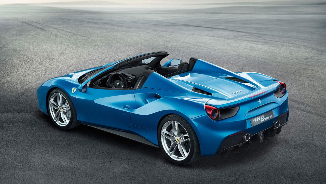 Vista aérea que muestra la elegancia y deportividad del 488 Spider.