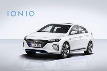 Vista delantera y lateral del Hyundai IONIQ resaltando su diseño aerodinámico.