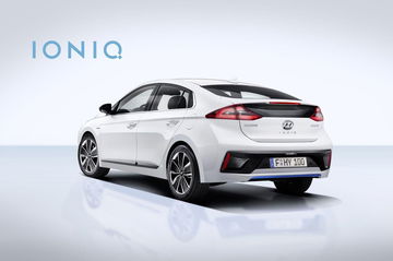 Ángulo que muestra la silueta aerodinámica del Hyundai IONIQ.