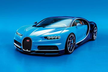 Vista en ángulo delantero-lateral del Bugatti Chiron destacando su diseño aerodinámico.