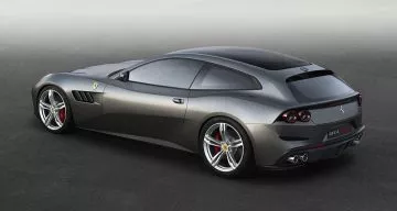 Silueta distintiva del Ferrari GTC4Lusso, vista lateral que muestra sus curvas aerodinámicas.