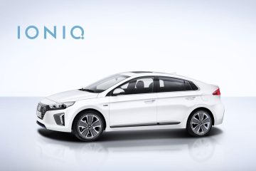 Perfil lateral del Hyundai IONIQ destacando su diseño aerodinámico.