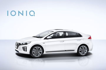 Perfil lateral del Hyundai IONIQ destacando su diseño aerodinámico.