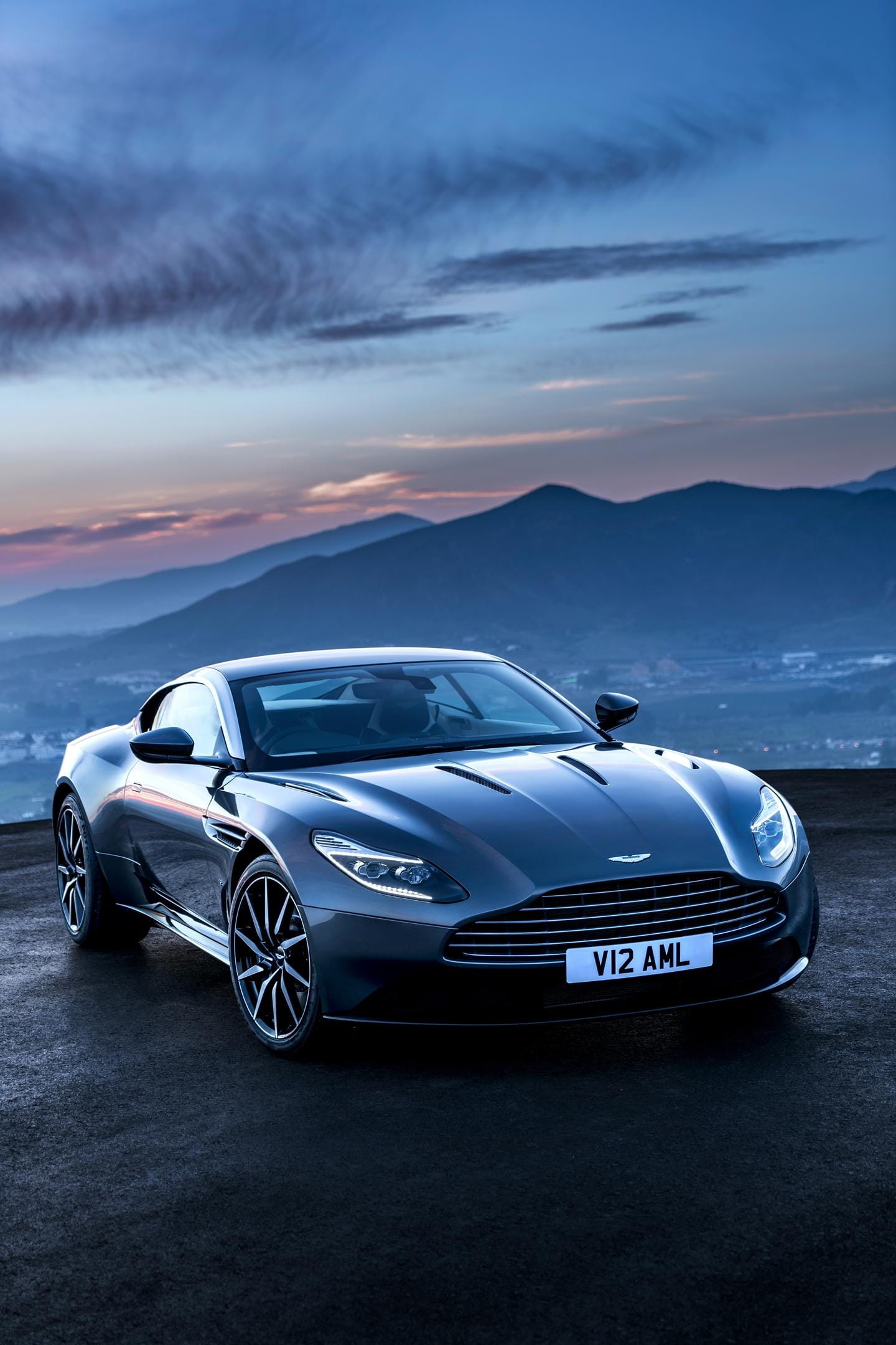 aston-martin-db11-2016-07