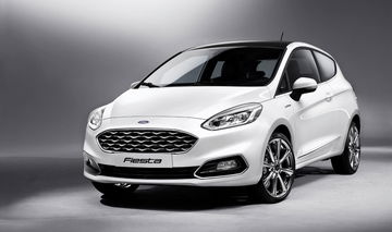 El Ford Fiesta muestra su dinámico diseño frontal y líneas laterales.