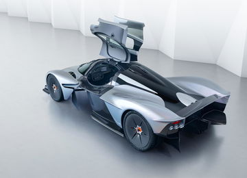 Vista lateral y parcial del techo del Aston Martin Valkyrie.