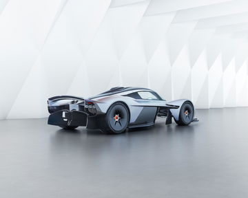 Perfil lateral del Aston Martin Valkyrie mostrando su aerodinámica.