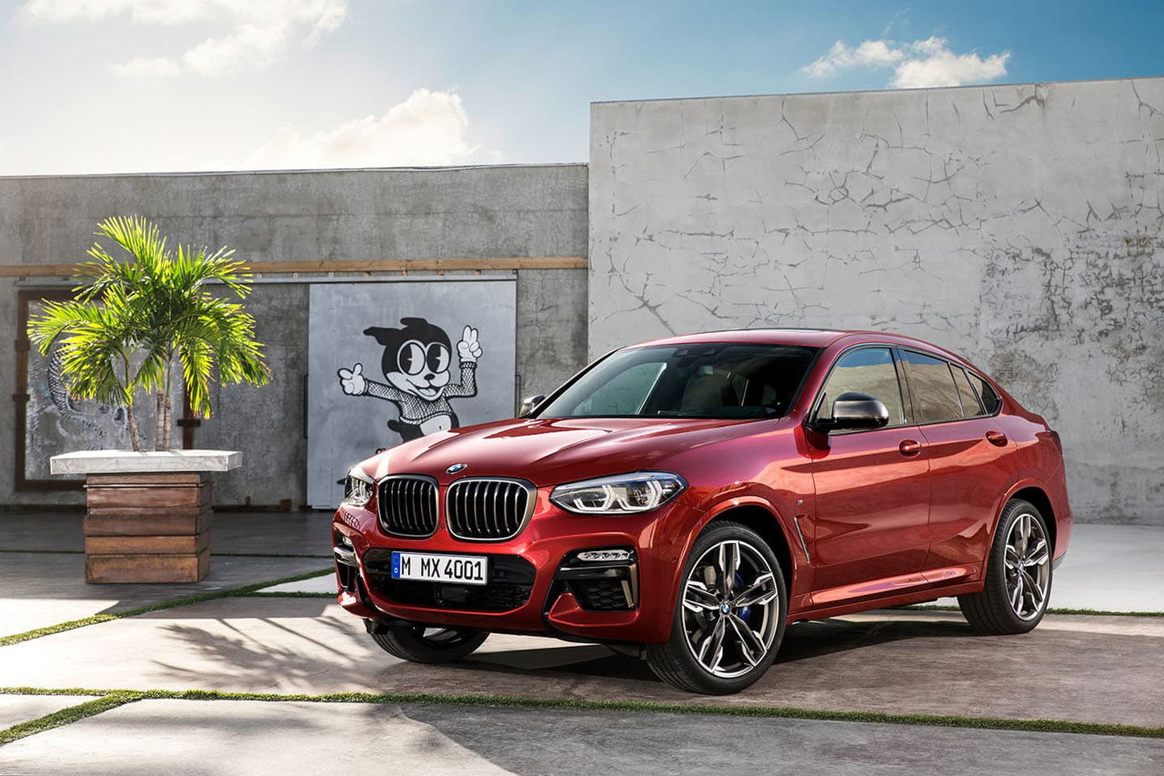 Vista lateral del BMW X4 mostrando su línea dinámica y diseño deportivo