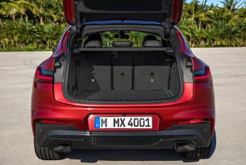 Amplio maletero BMW X4, versátil para carga diaria.