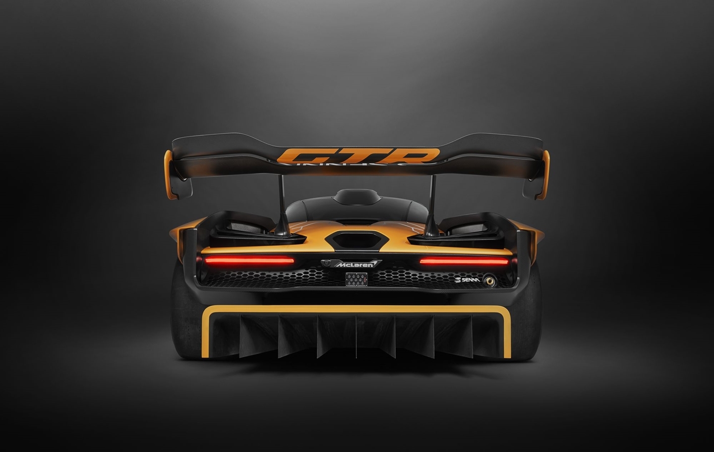 McLaren desvela detalles del McLaren Senna GTR de producción: 1000 kg de  downforce y suspensión de carreras