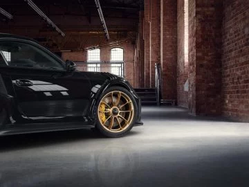 Porsche 911 Gt3 Rs Negro Llantas Doradas 5