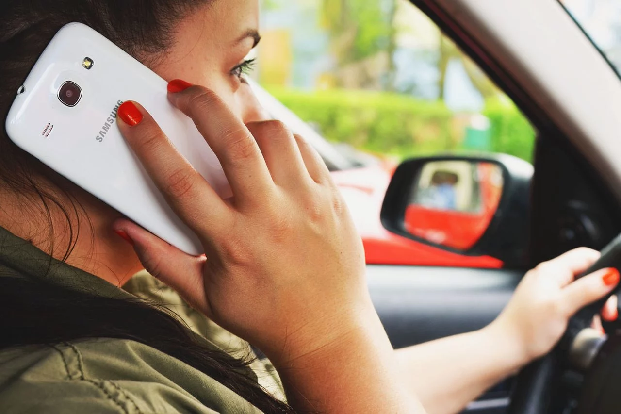 Conducir Coche Auriculares Multa Puntos