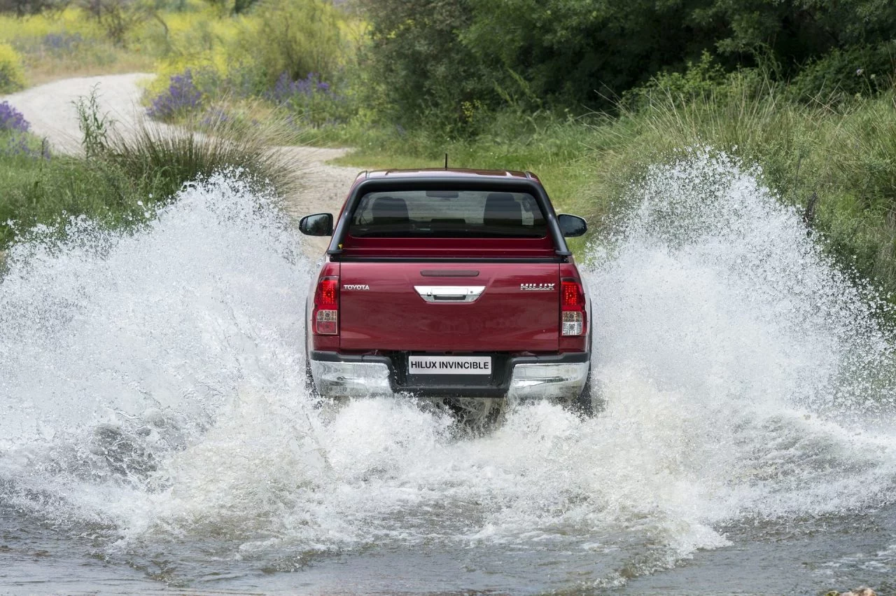 Toyota Hilux Invincible 5