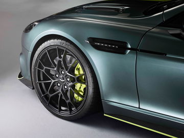 Aston Martin Rapide Amr 05