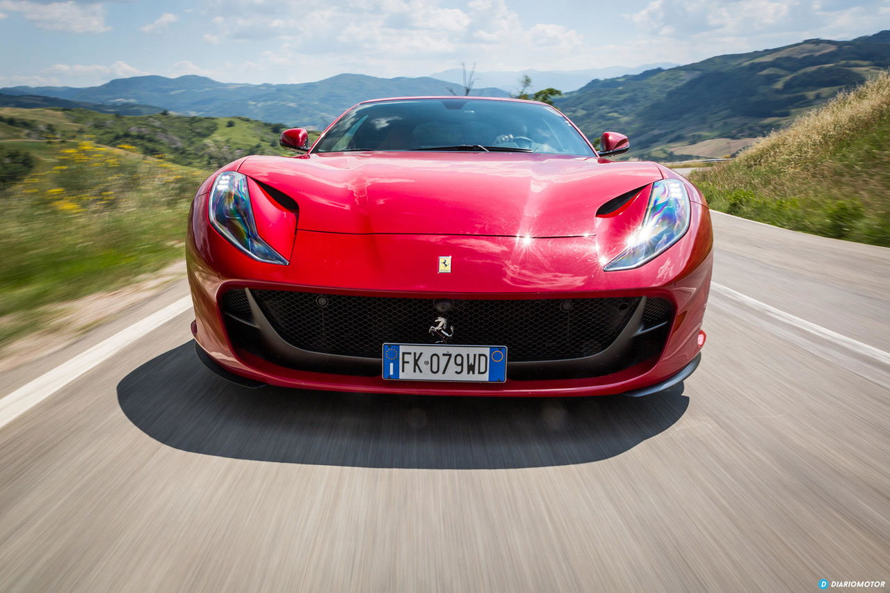 Ferrari 812 Superfast Exterior 00012