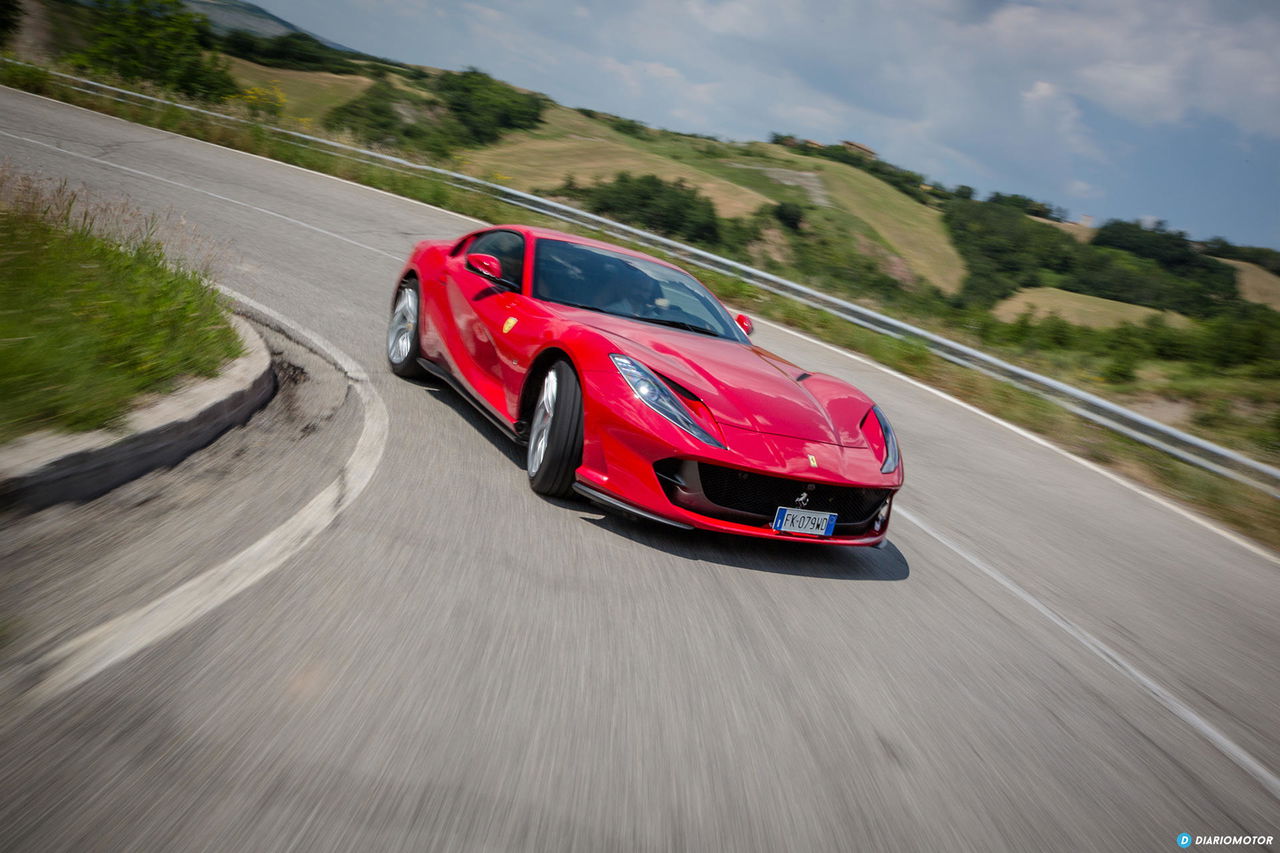 Ferrari 812 Superfast Exterior 00013