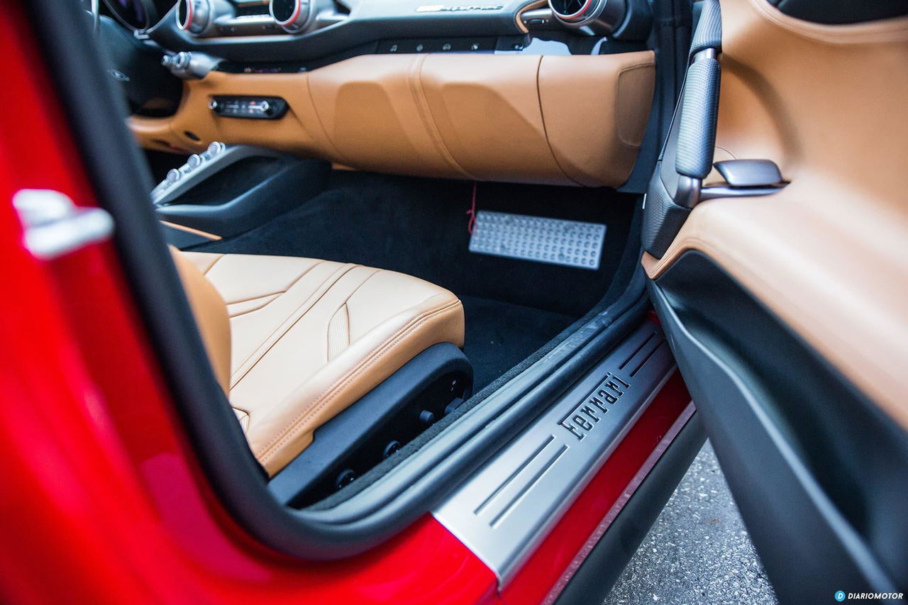 Ferrari 812 Superfast Interior 00003