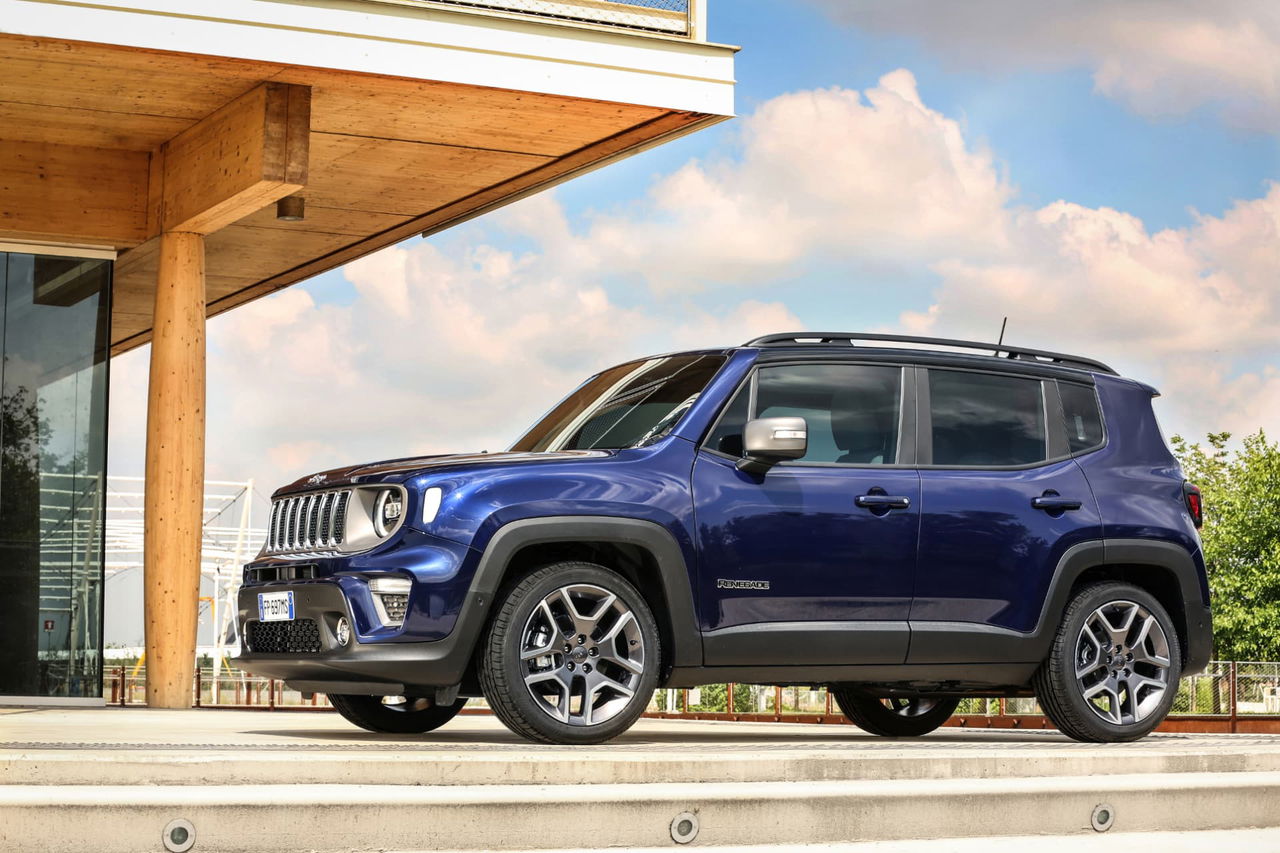 Vista lateral del Jeep Renegade destacando su diseño robusto y aventurero