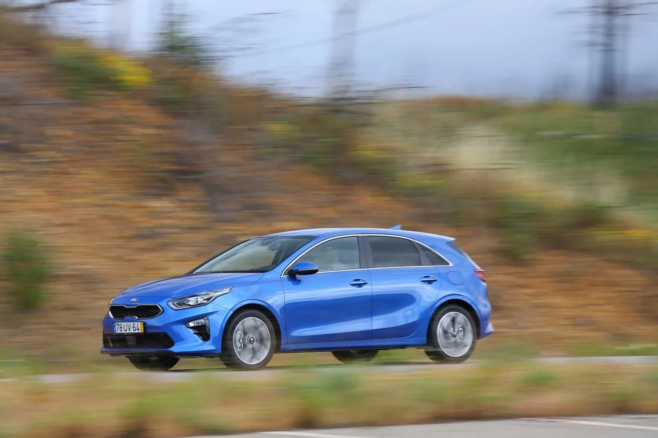 Kia Ceed 1 6 Crdi 6mt Transmission 136hp Blue Flame 15