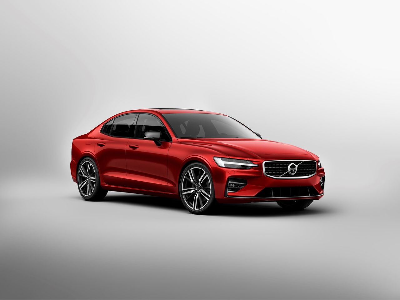 New Volvo S60 R Design Exterior