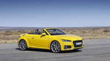 Vista lateral y frontal del Audi TT Roadster en color amarillo.