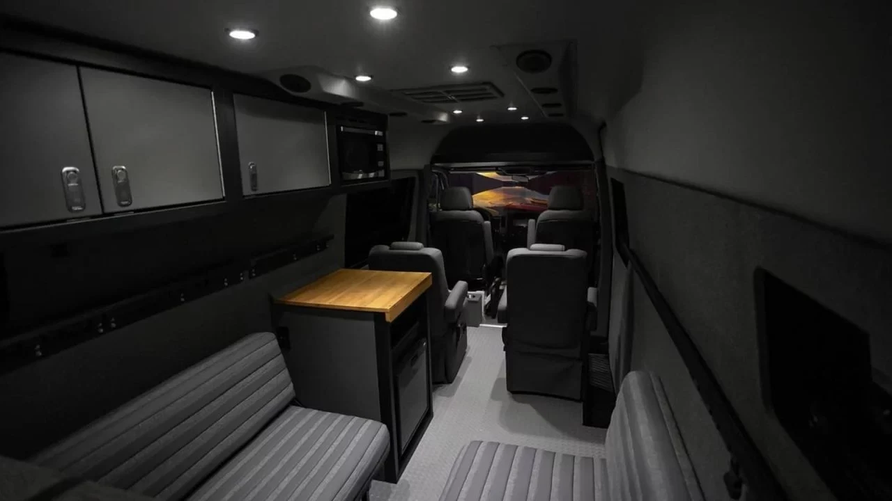 Lexani Mercedes Sprinter 0818 016