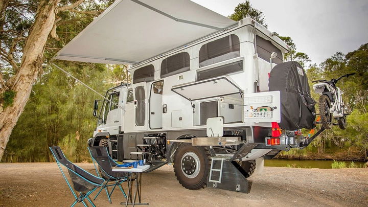 Mercedes Unimog Earthcruiser Camper 0819 002