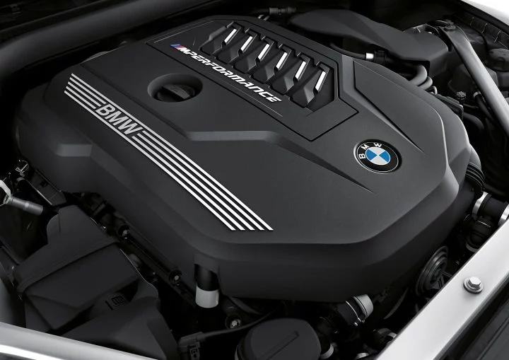 Vista del motor del BMW Z4, enfatizando su diseño y potencia.