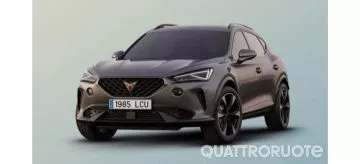 Vista frontal del CUPRA Tarraco destacando su diseño audaz y deportivo.