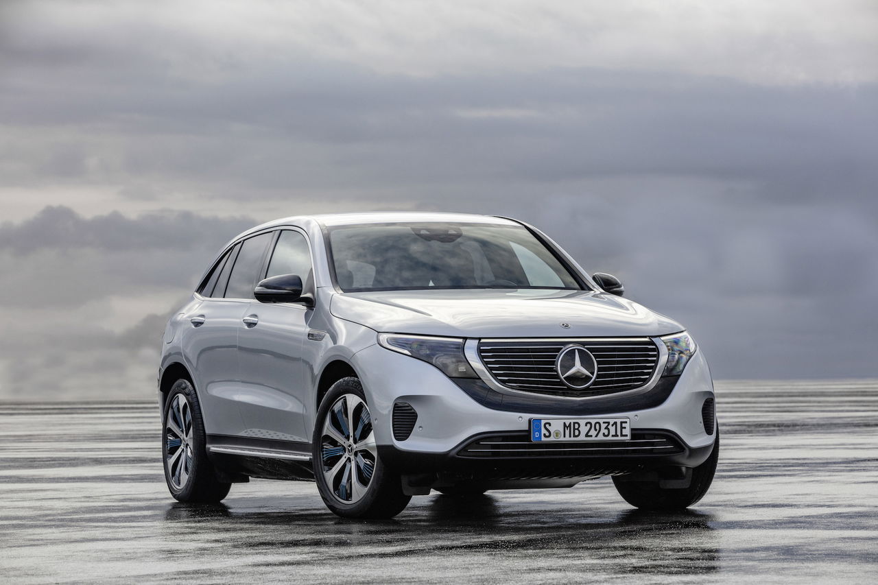 Der Neue Mercedes Benz Eqc: Der Mercedes Benz Unter Den Elektrofahrzeugen The New Mercedes Benz Eqc: The Mercedes Benz Among Electric Vehicles