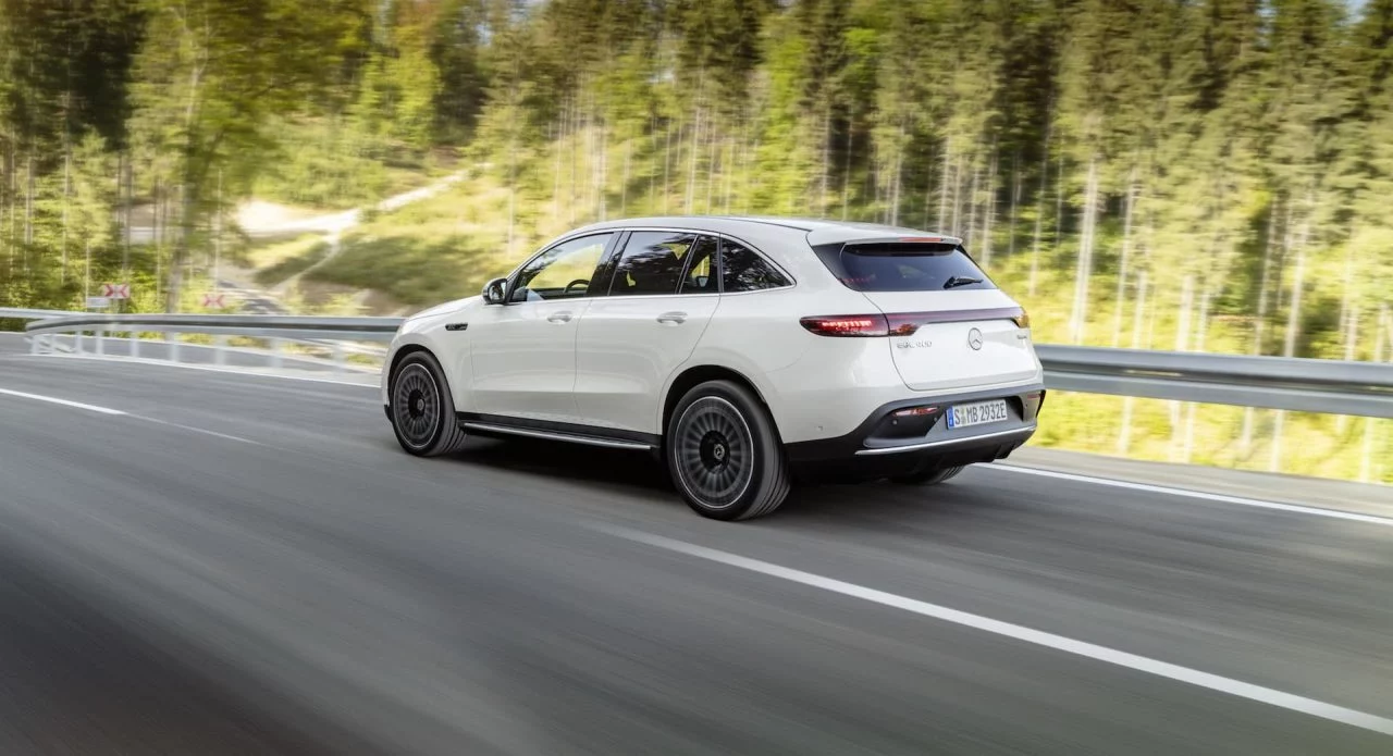 Der Neue Mercedes Benz Eqc: Der Mercedes Benz Unter Den Elektrofahrzeugen The New Mercedes Benz Eqc: The Mercedes Benz Among Electric Vehicles