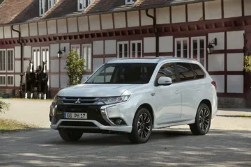 Mitsubishi Outlander Phev 2019 003