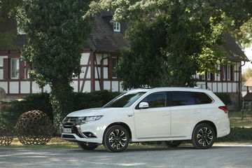 Mitsubishi Outlander Phev 2019 006