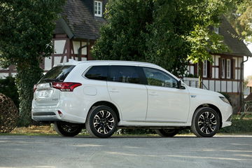 Mitsubishi Outlander Phev 2019 007